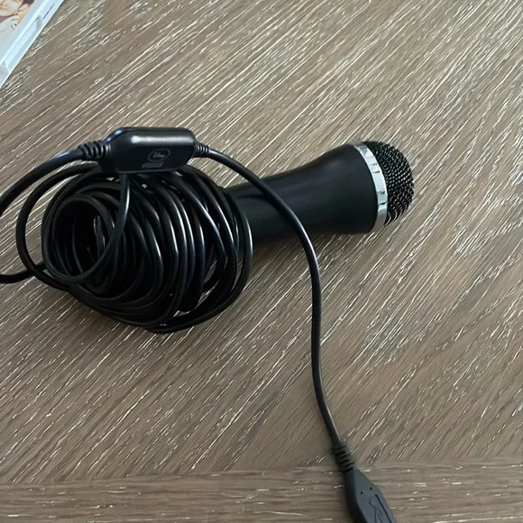 Wii Disney Sing It Game & Microphone - Picture 6 of 6